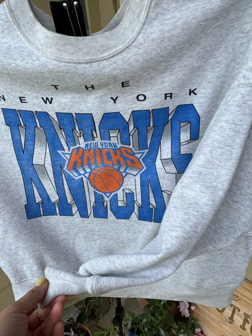 Abercrombie Fitch New York Knicks Graphic Crewneck Retro NBA Champ Sweatshirt - Picture 3 of 7